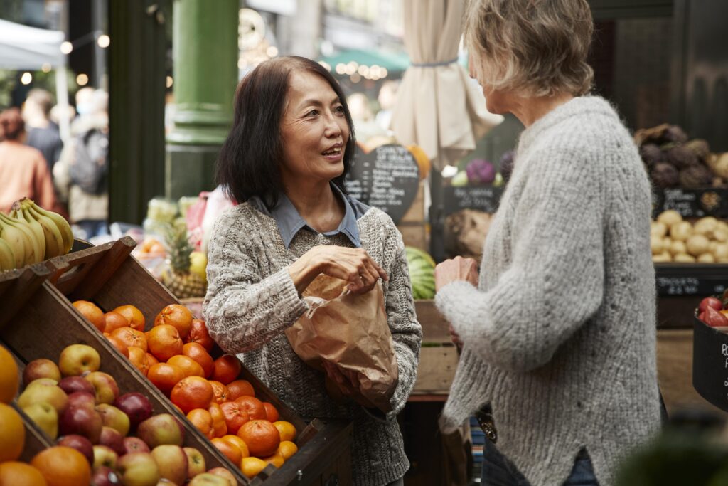 Women shopping. When trying to speak Dutch, what matters is getting your message across.